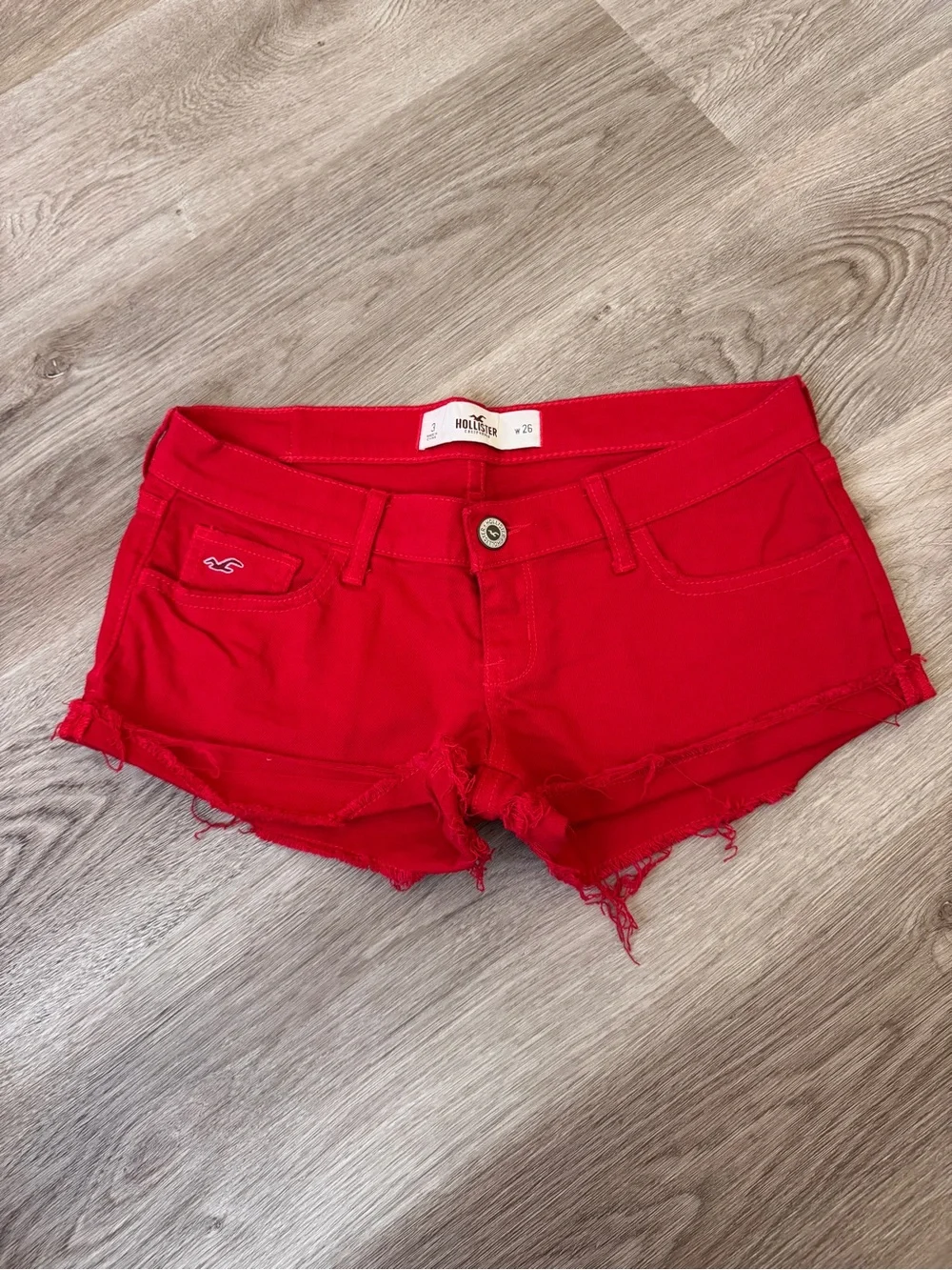 Hollister Red Short Shorts Low Rise Denim Size 3 26 - Picture 1 of 3